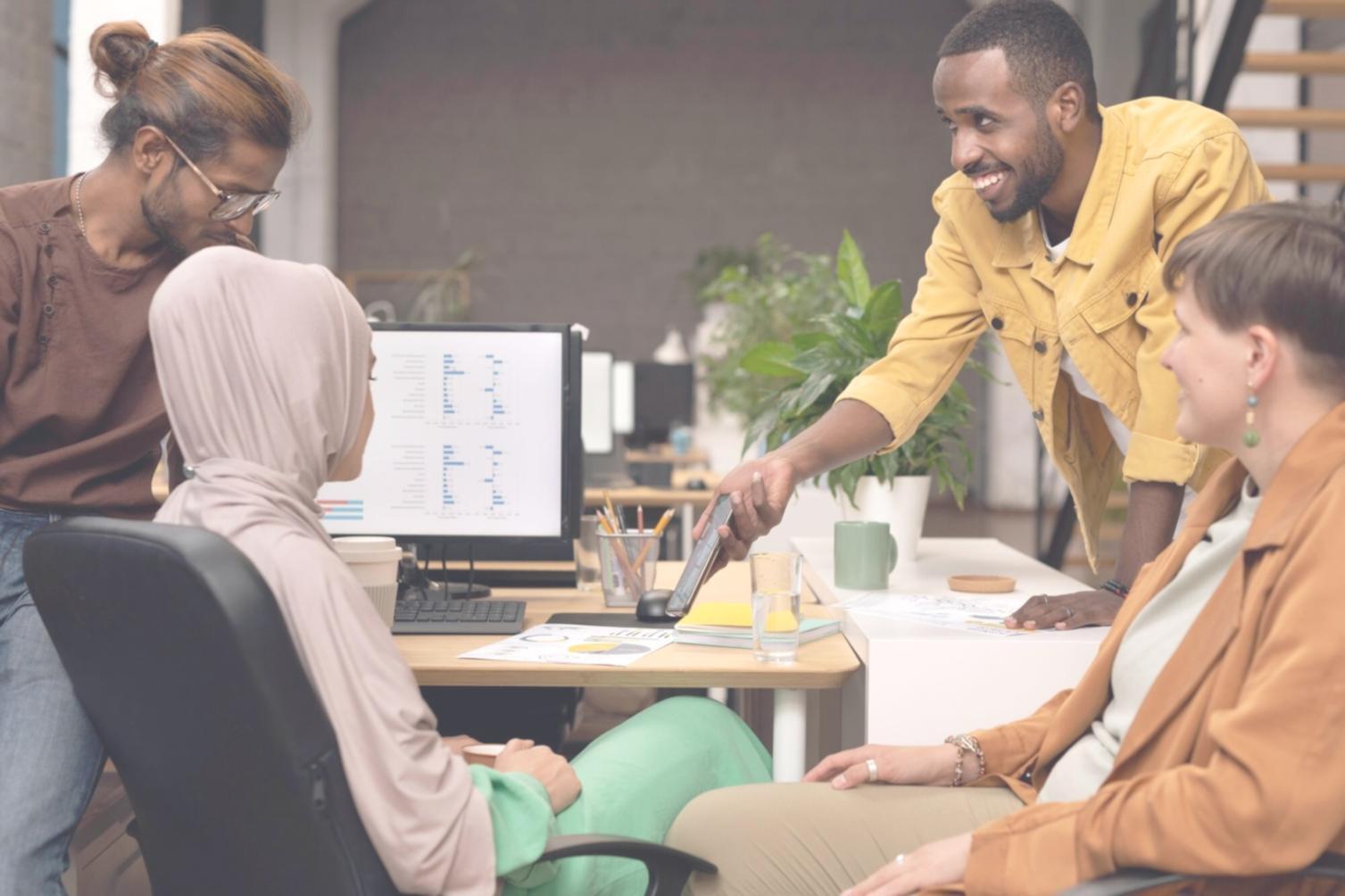 Espace de travail moderne avec analyses financières